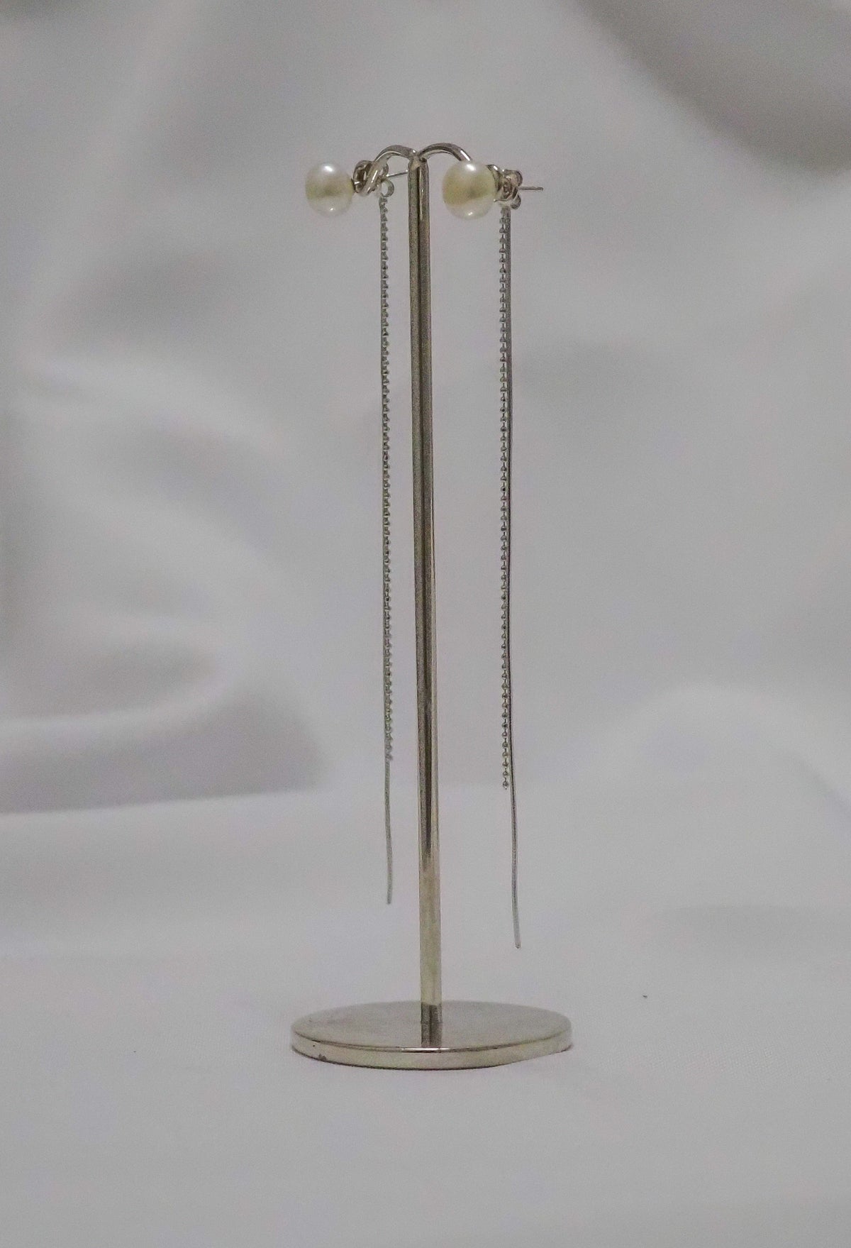 Pearl drop earrings