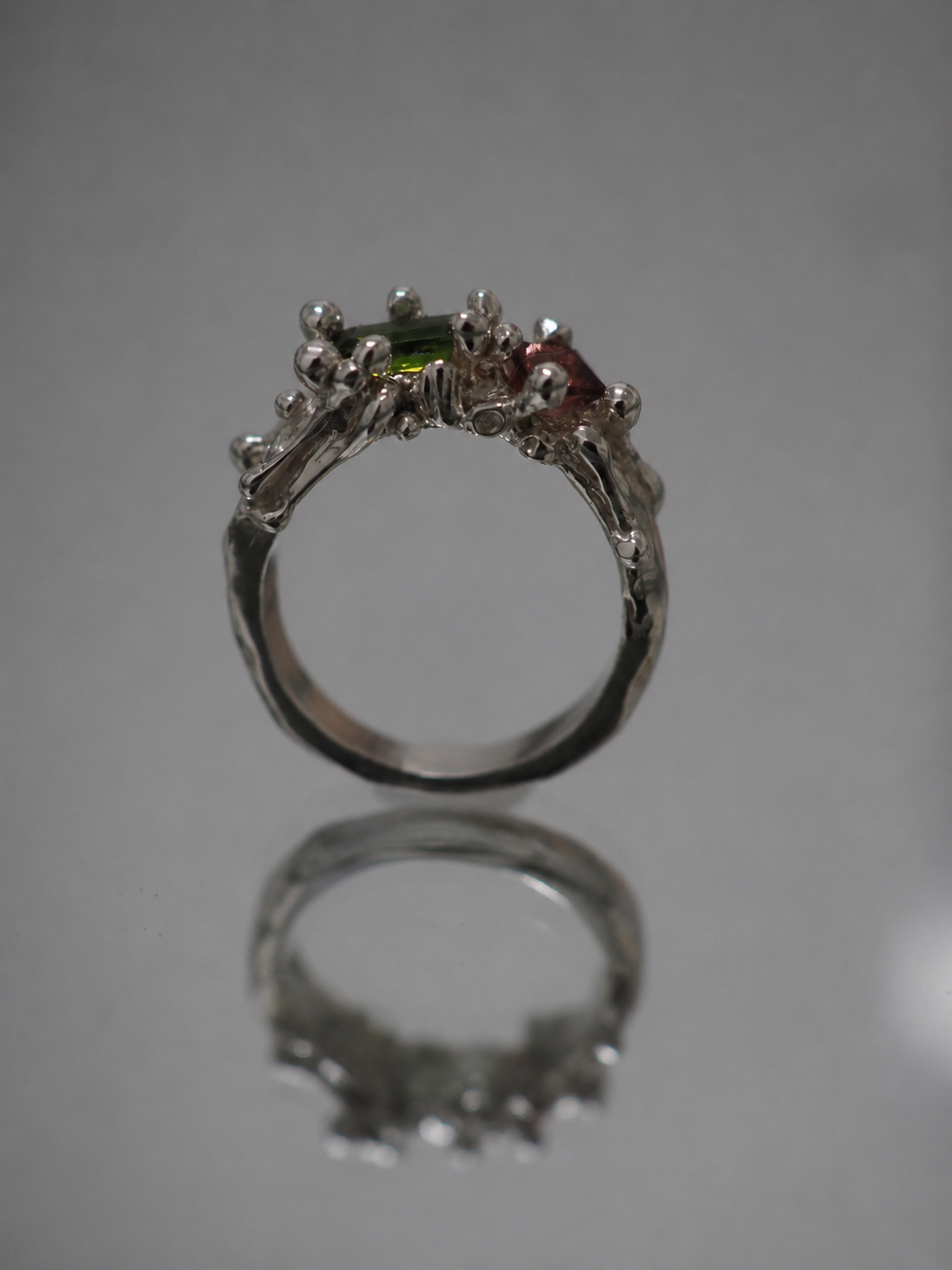 Sea ring with tourmalines