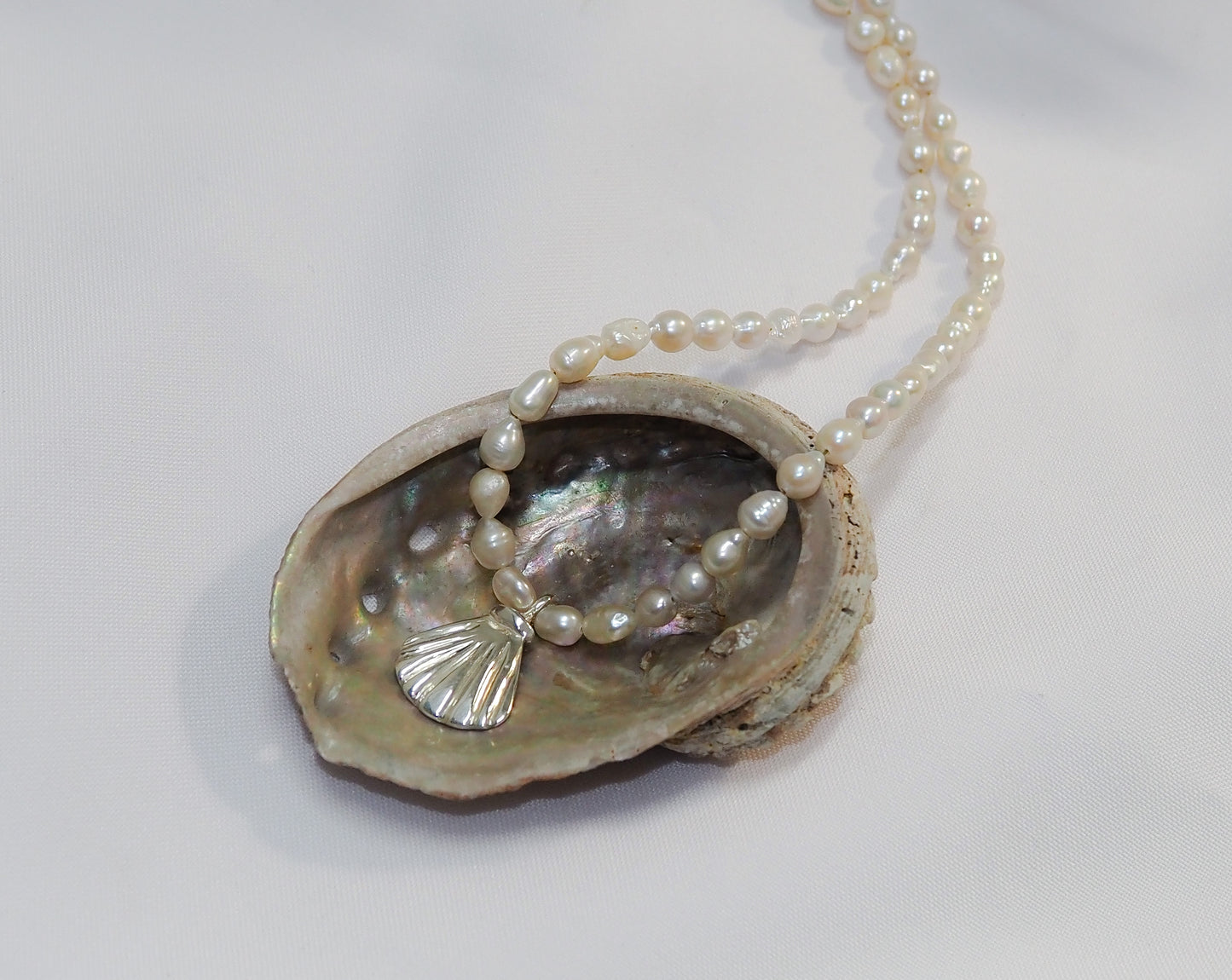Seashell pearl necklace