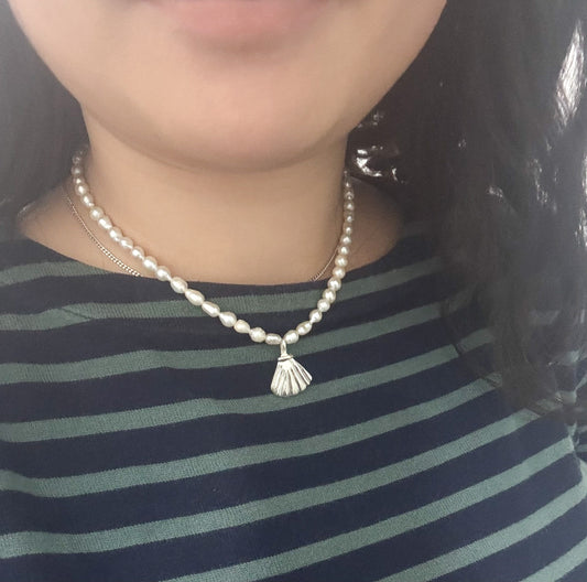 Seashell pearl necklace