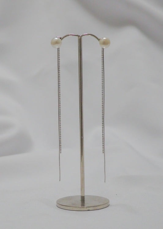 Pearl drop earrings