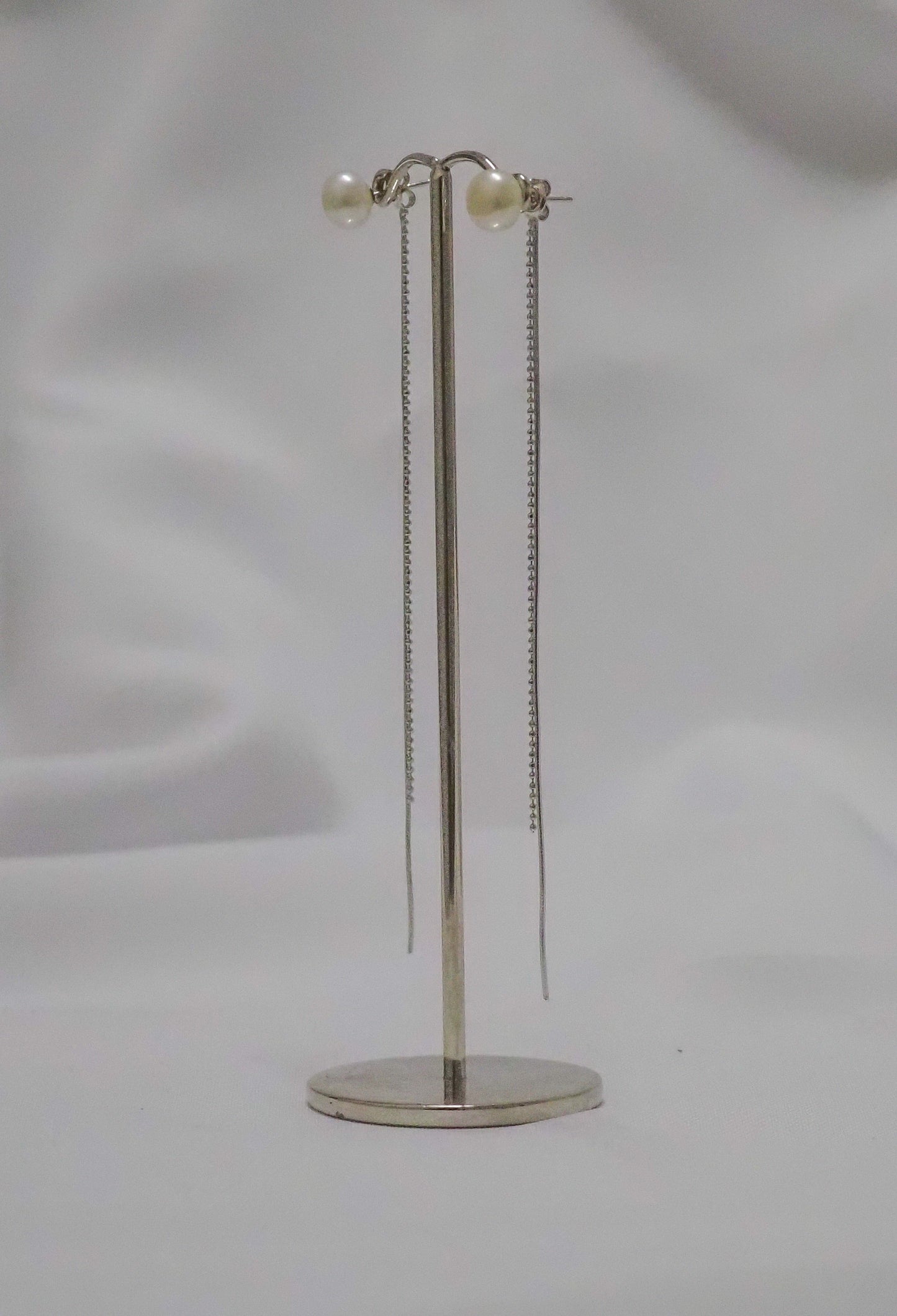 Pearl drop earrings