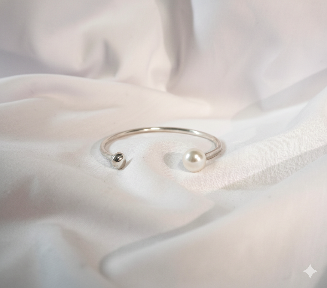 Luna pearl cuff