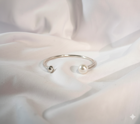 Luna pearl cuff
