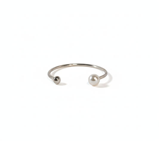 Luna pearl cuff
